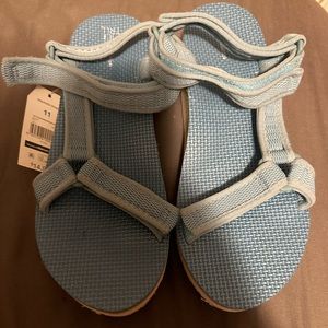 Time and Tru Sandals NWT